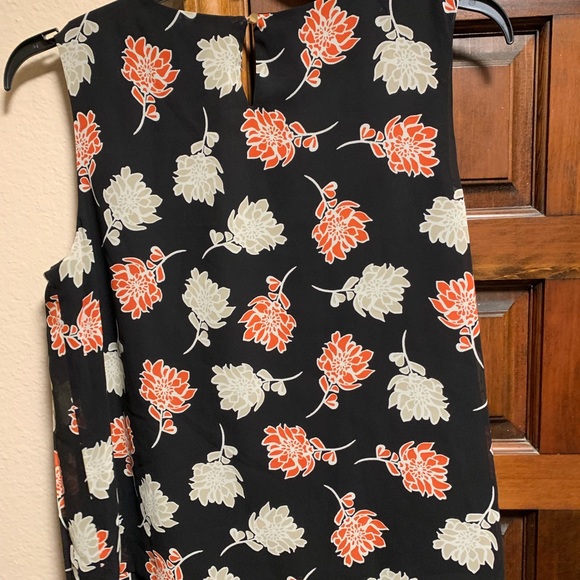 NWT! Beautiful Calvin Klein Sleeveless Top - Picture 3 of 4